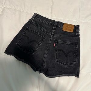Levi’s Ribcage Jean Shorts